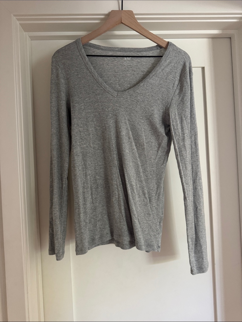 GAP Women's Long Sleeve V-Neck Tee - Heather Gray
